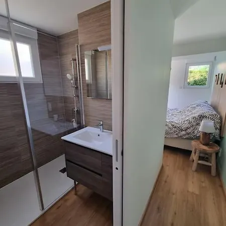 Marlilou-3 Minutes A Pied De La