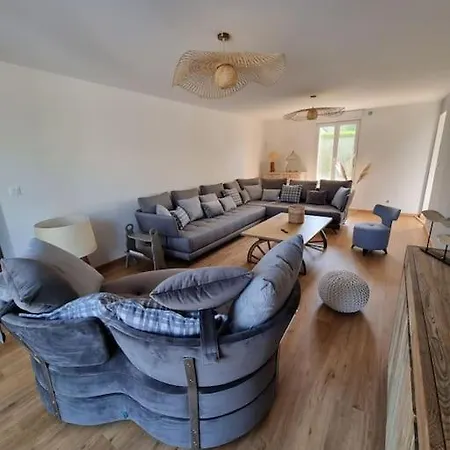 Marlilou-3 Minutes A Pied De La