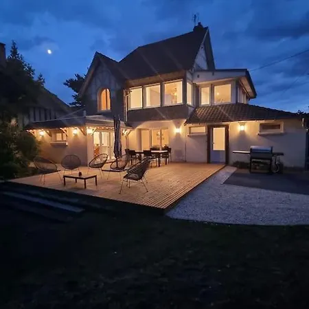 Marlilou-3 Minutes A Pied De La *