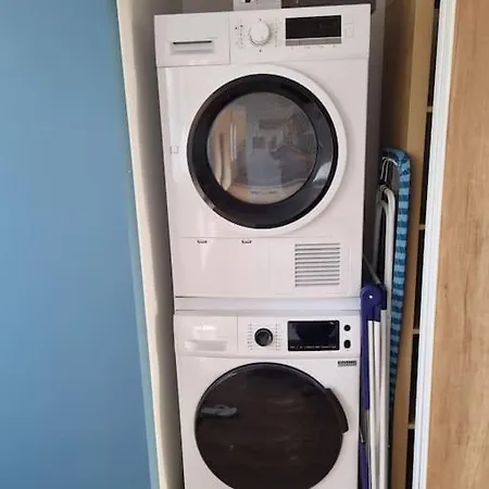 Marlilou-3 Minutes A Pied De La *