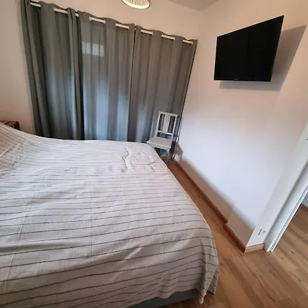 Marlilou-3 Minutes A Pied De La *